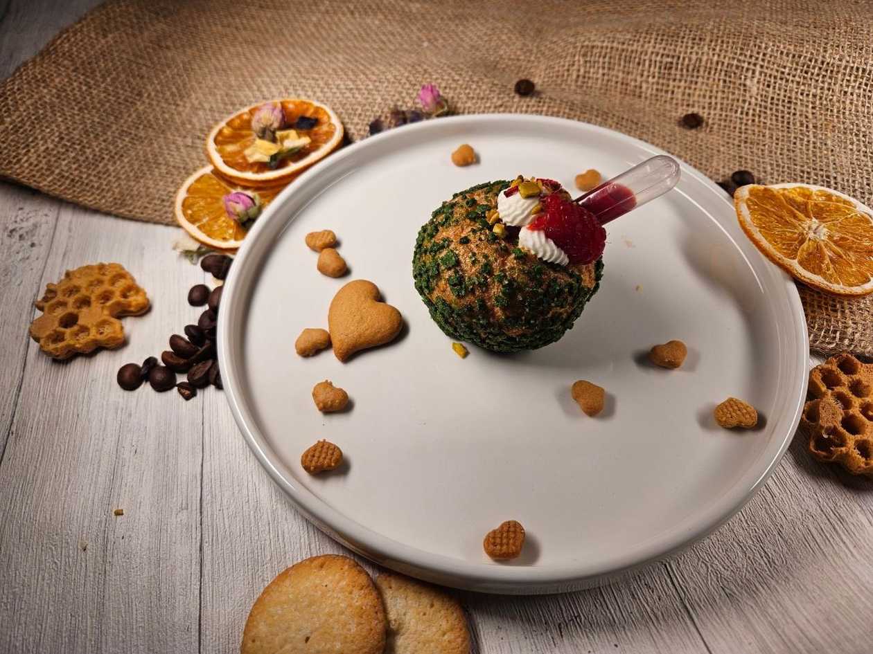 Vaarika choux - 1 tk ~ 50g