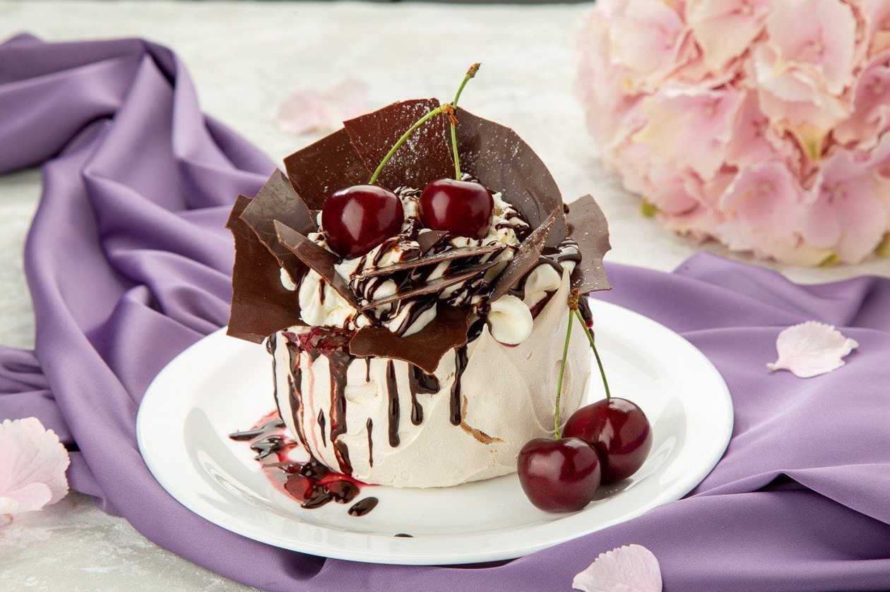 Kirsi-šokolaadi pavlova minitort ~ 220g