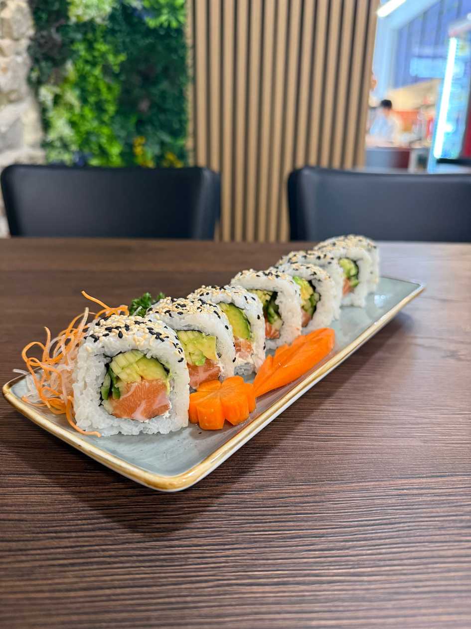 M24. Salmon Roll