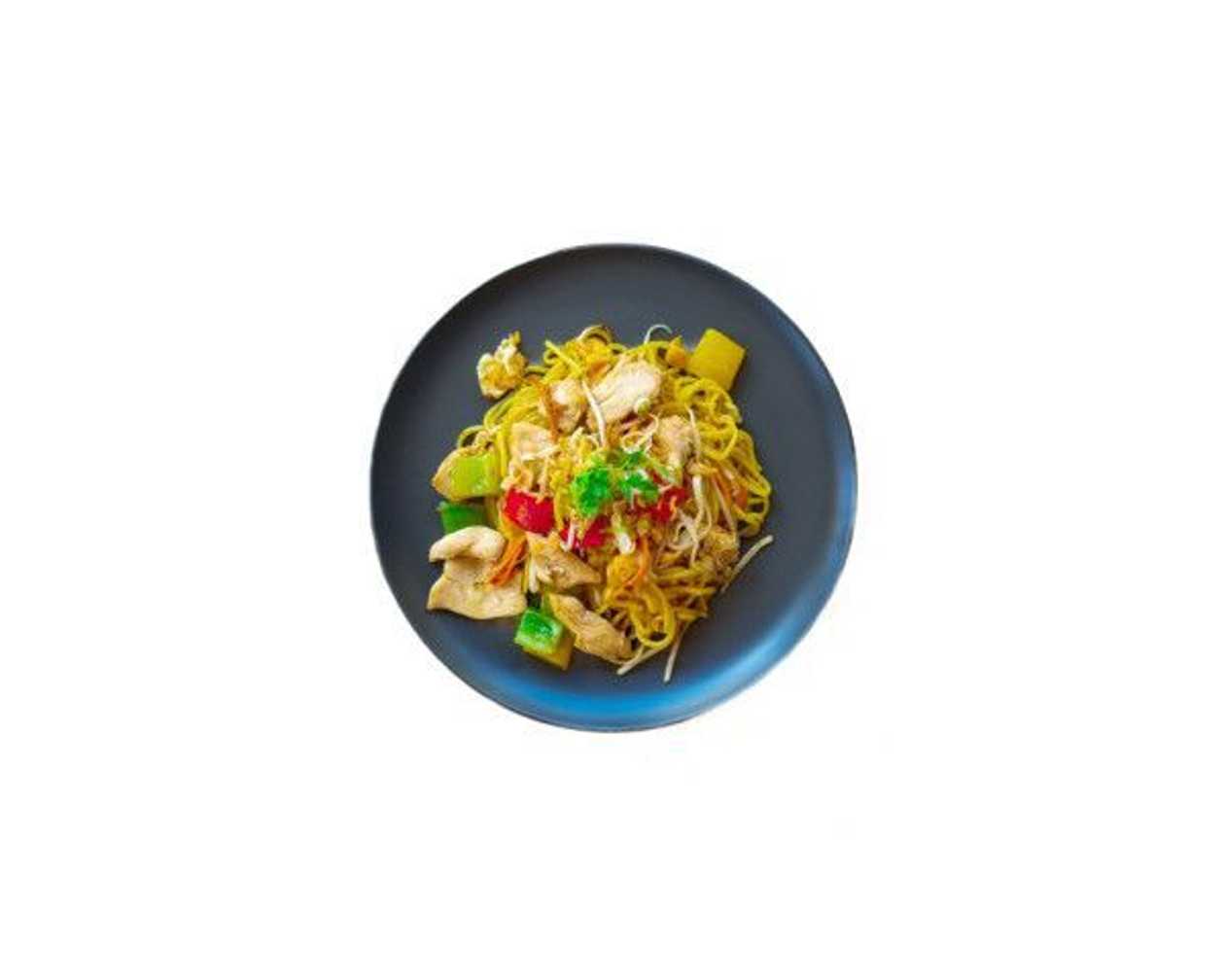 E9. Phad Rámen - smažené nudle Rámen s masem a zeleninou