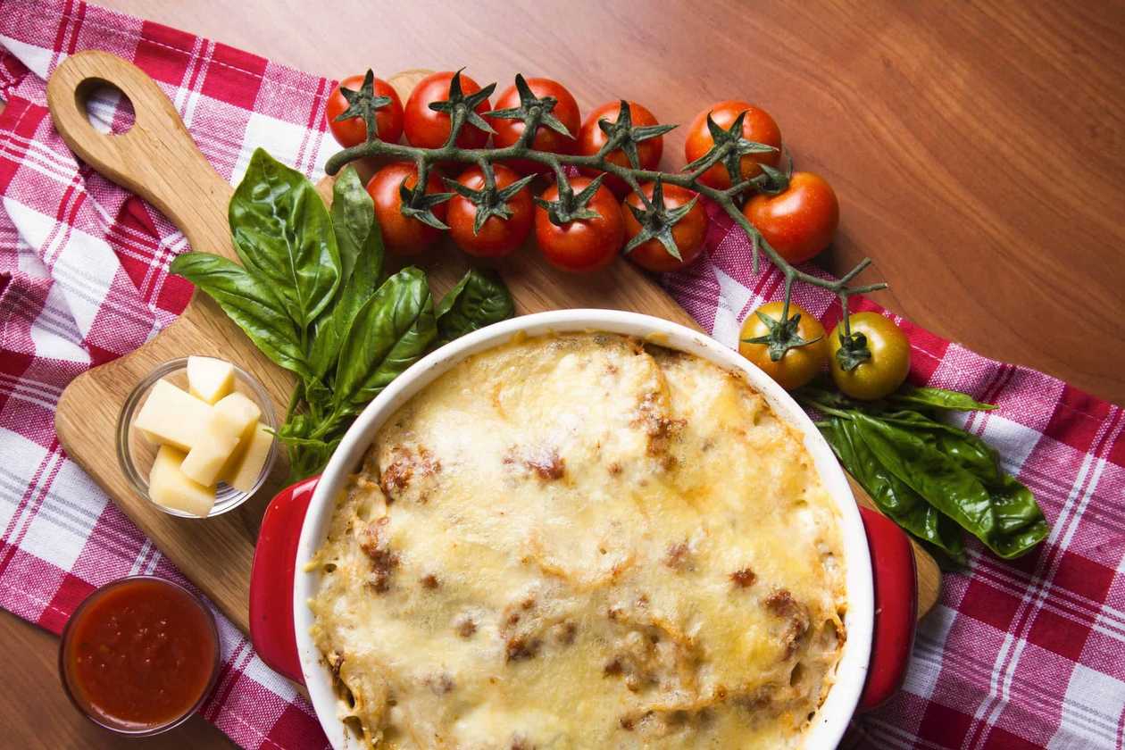 Spaghetti Bolognaise With Melted Cheese