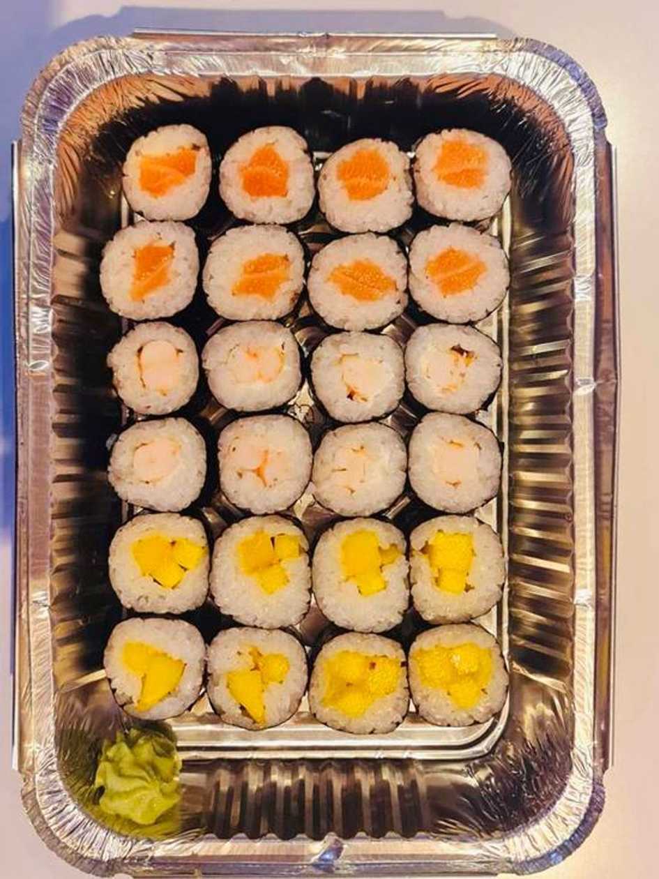 U31 Salmon Maki + Prawns + Mango