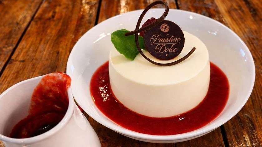Cheesecake s jahodovou omáčkou
