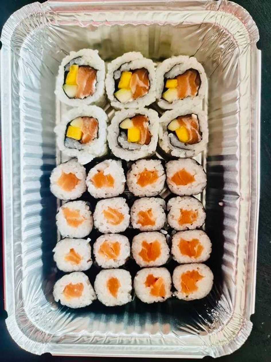 U7a Mixed Maki with Salmon and Fruit (22 Pieces)