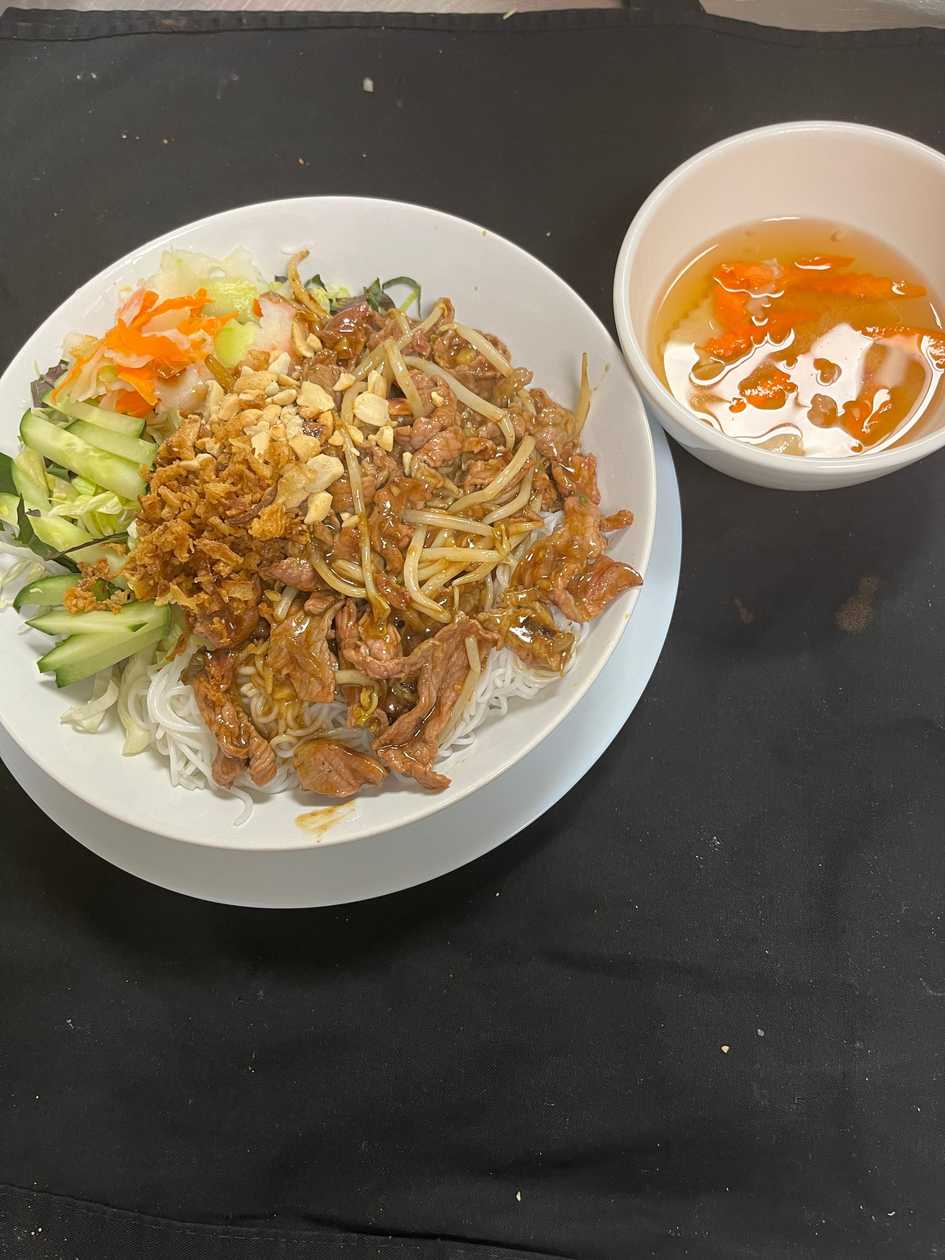 Bún Bò Nam Bộ s kuracím mäsom