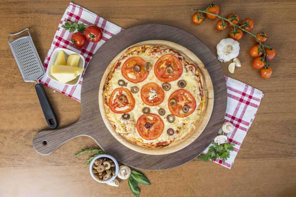 Mediterranean Large Pizza