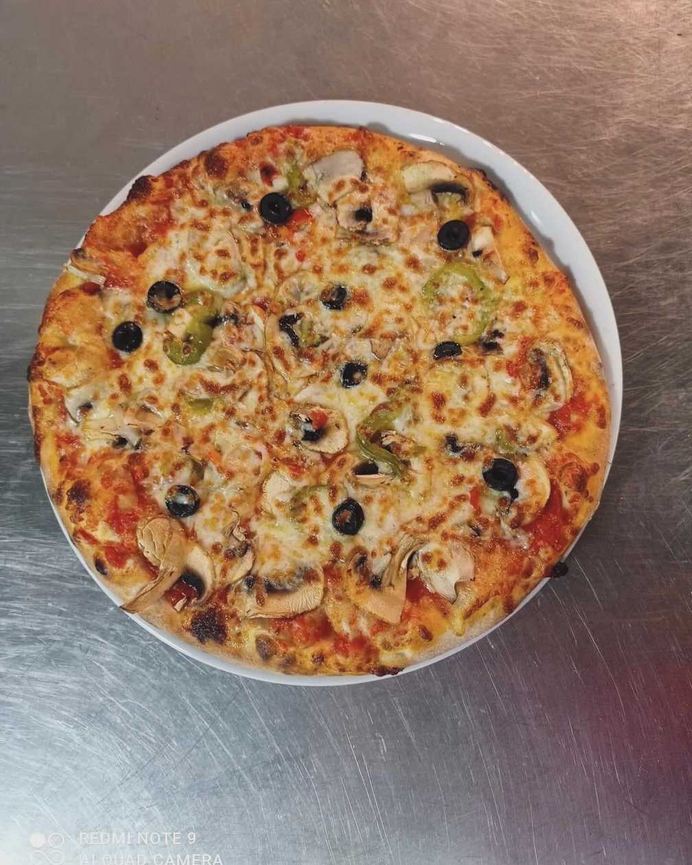 Capricciosa Pizza