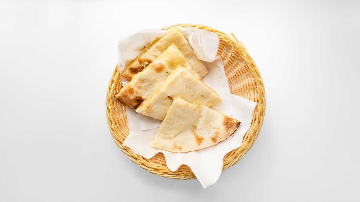 Tandoori chese garlic protha