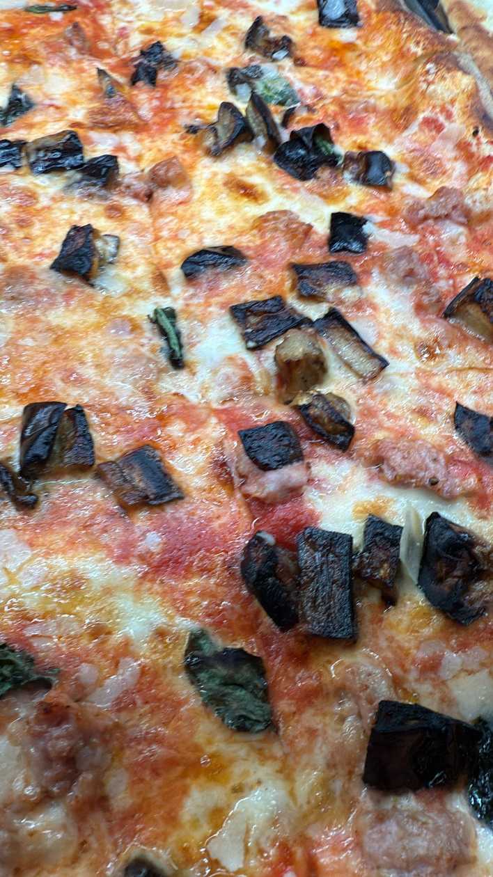 Pomodoro fior di latte Salsiccia melanzane provola parmigiano