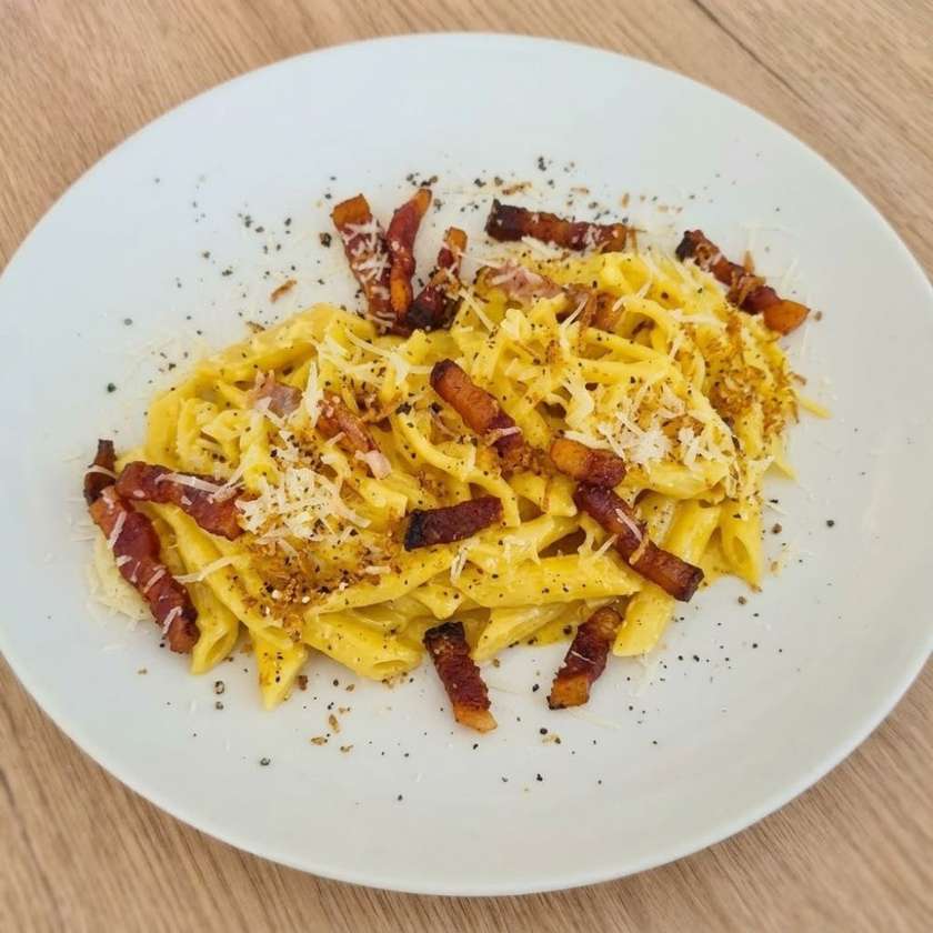 811. Penne alla carbonara