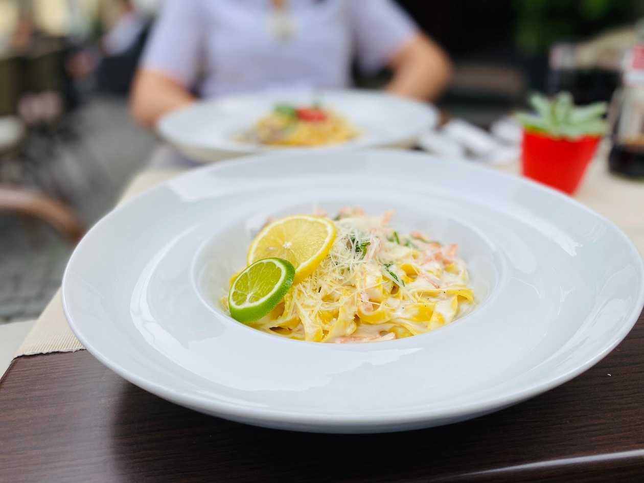 Tagliatelle cu somon fume