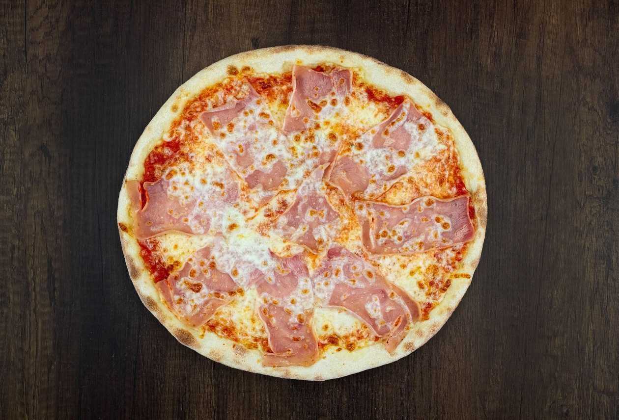 Ham pizza
