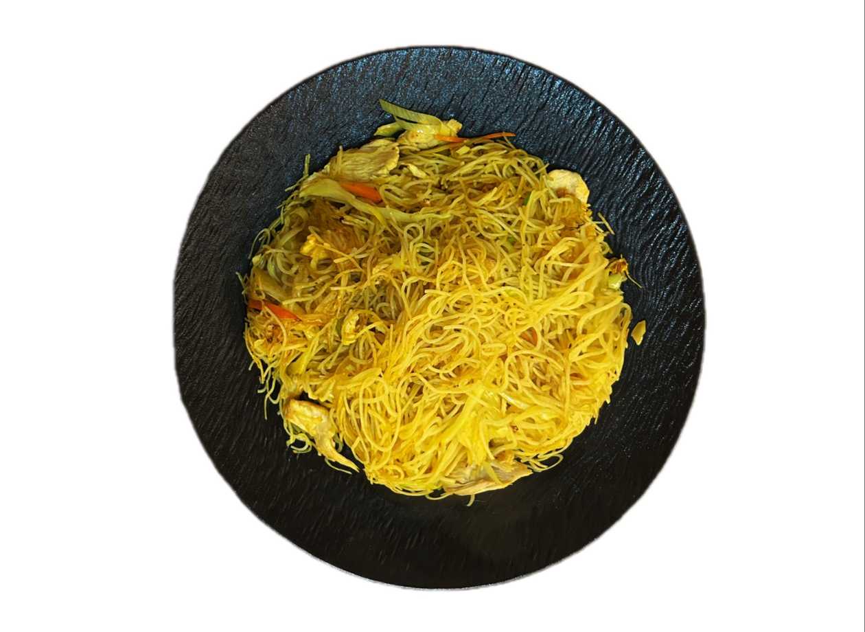 Fried Rice Noodles with Chicken and Curry (3)