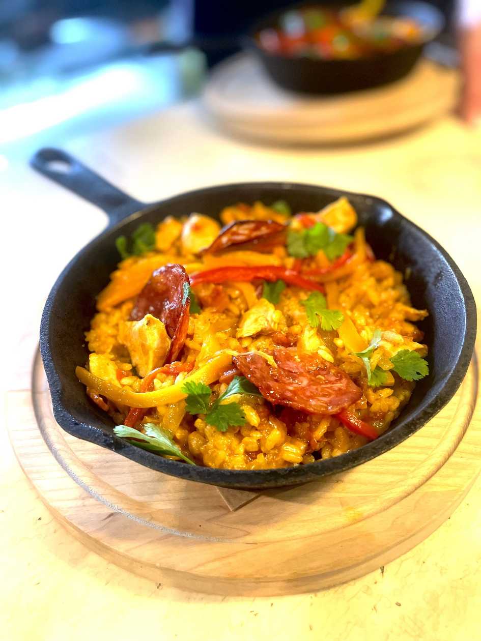 Paelja ar vistu un čorizo/ Chicken and chorizo Paella