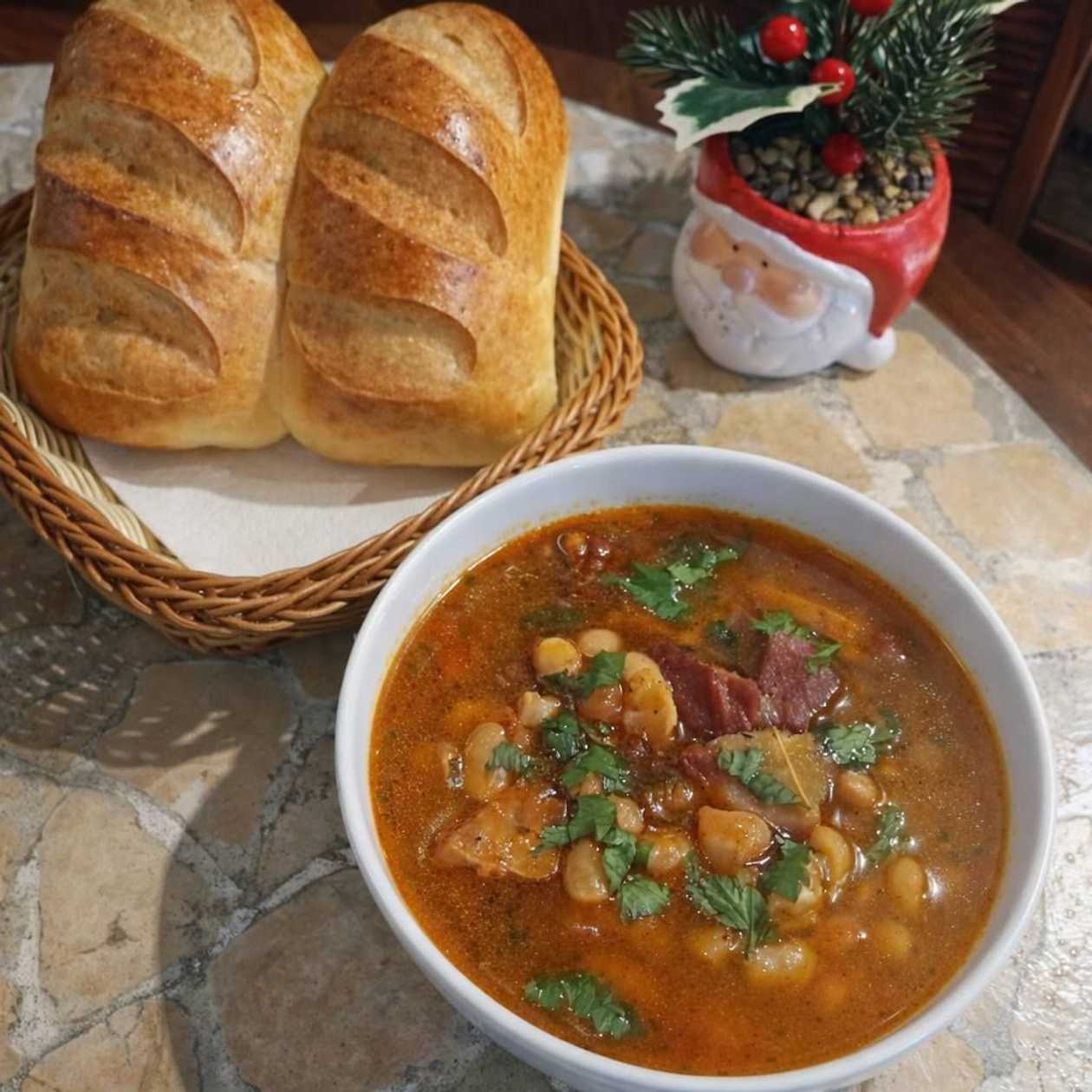 Ciorbă de Fasole cu Afumătură