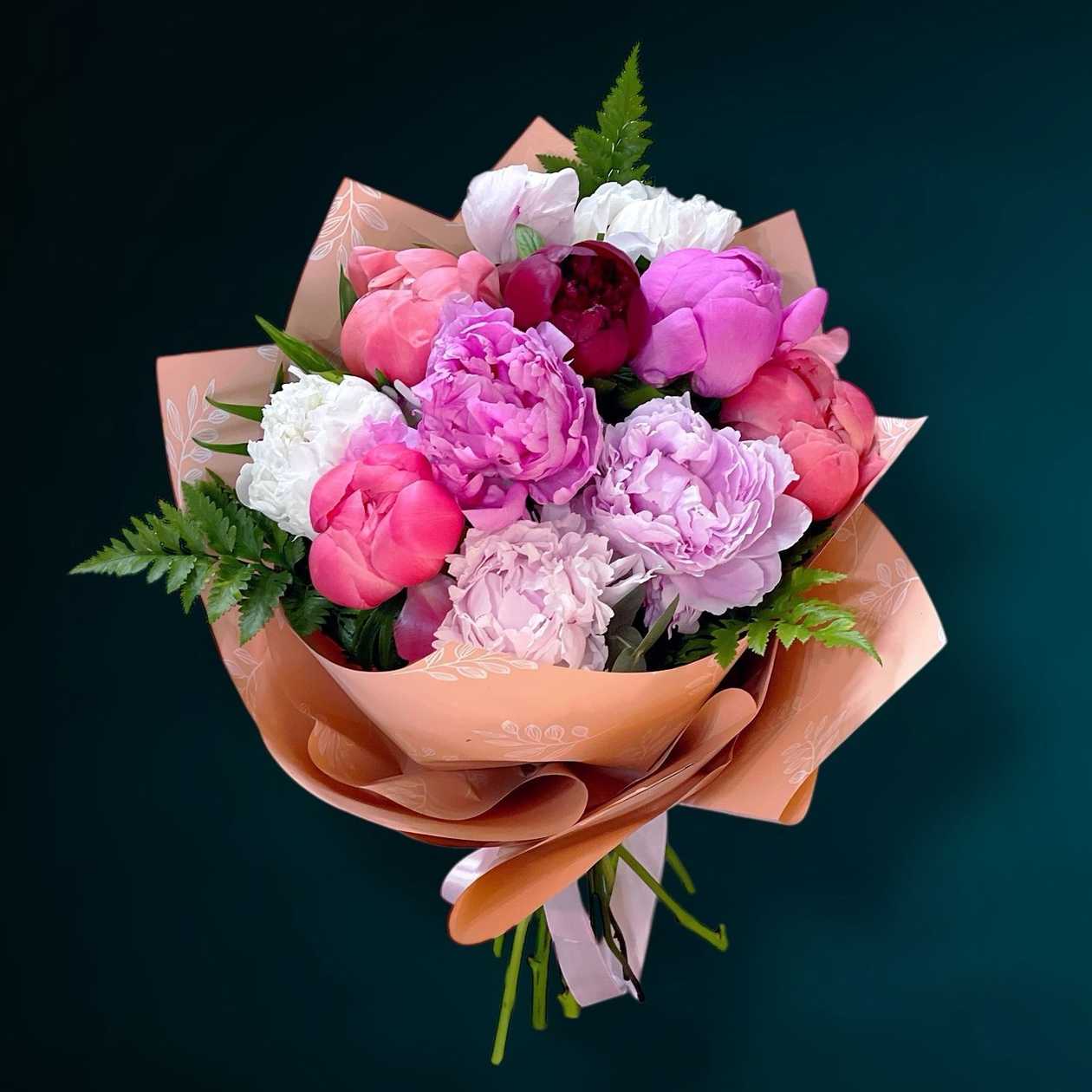 Bouquet of 11 Colored Peonies