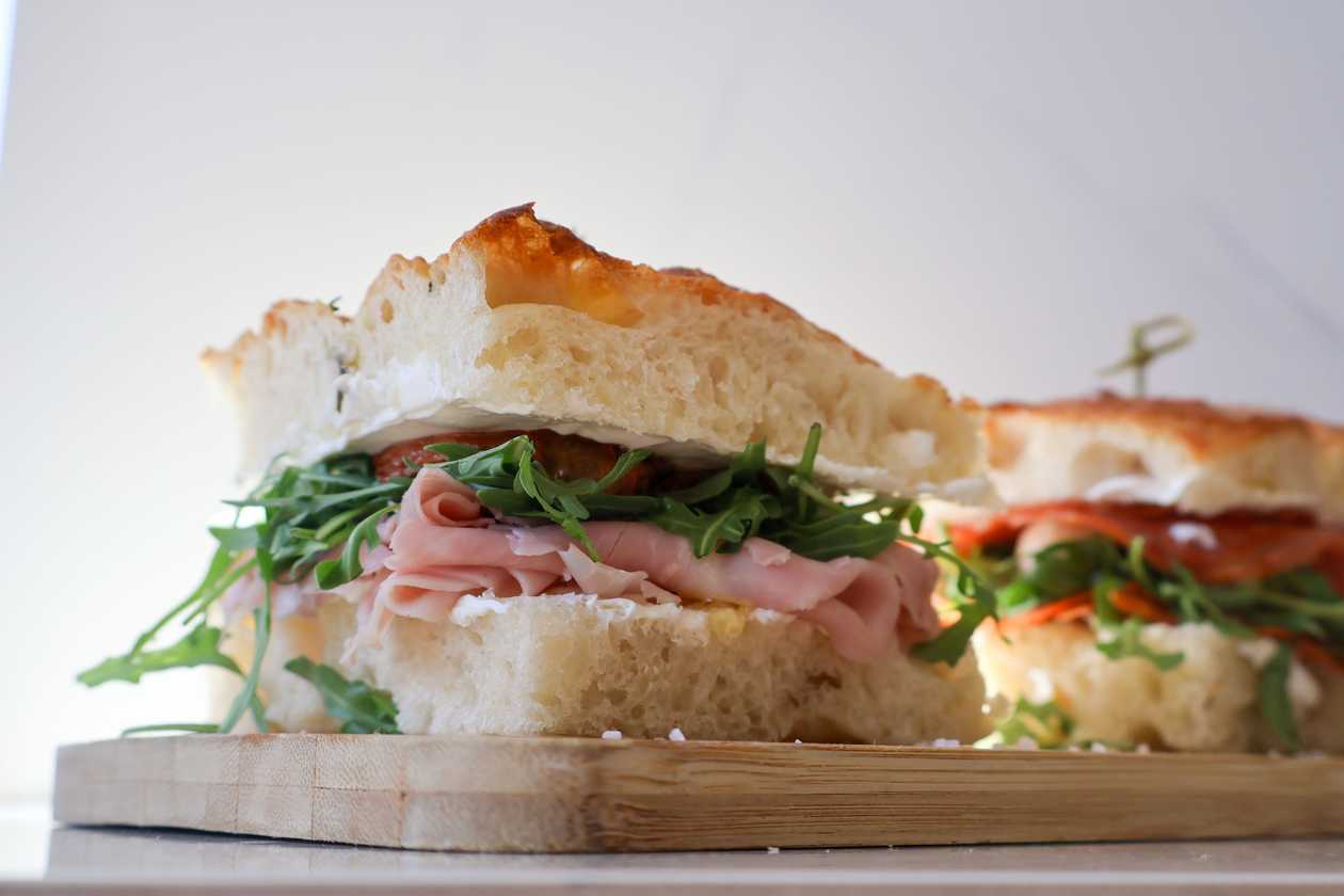 Focaccia de casă cu prosciutto cotto