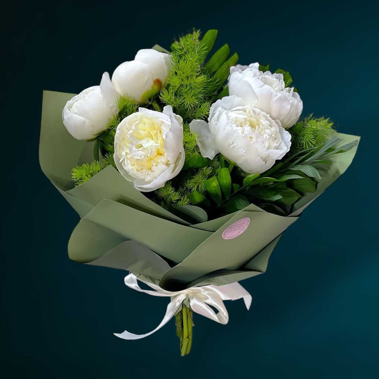 Bouquet of 5 White Peonies