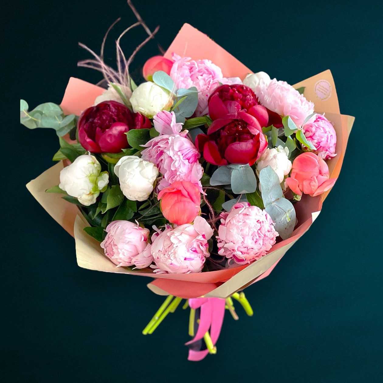Bouquet of 19 Colored Peonies
