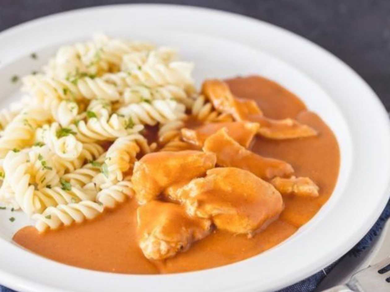 Menu-Kuře na paprice, těstoviny