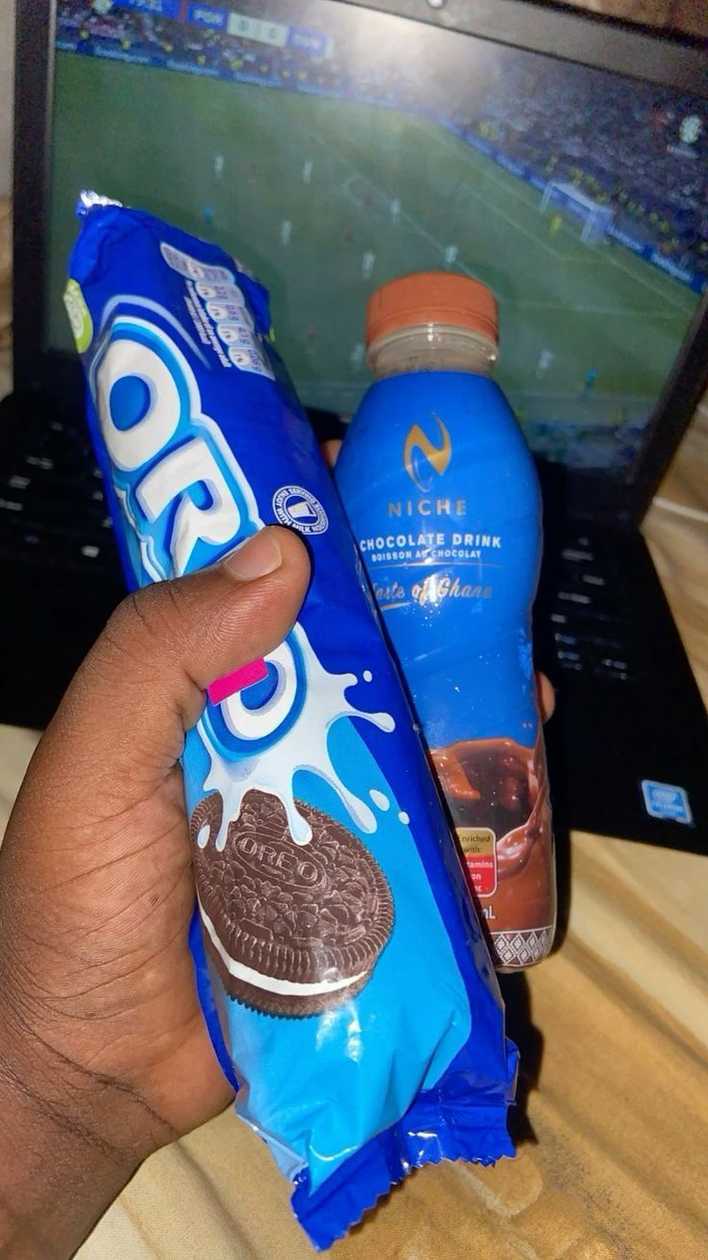 Oreo with chocolate drinks
