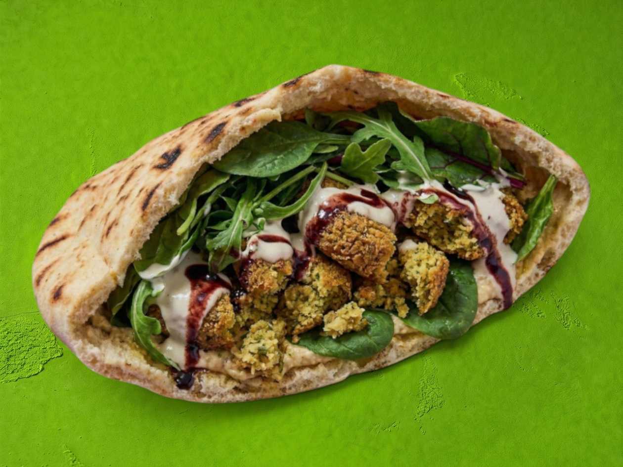Falafel, vegetables, sauce: