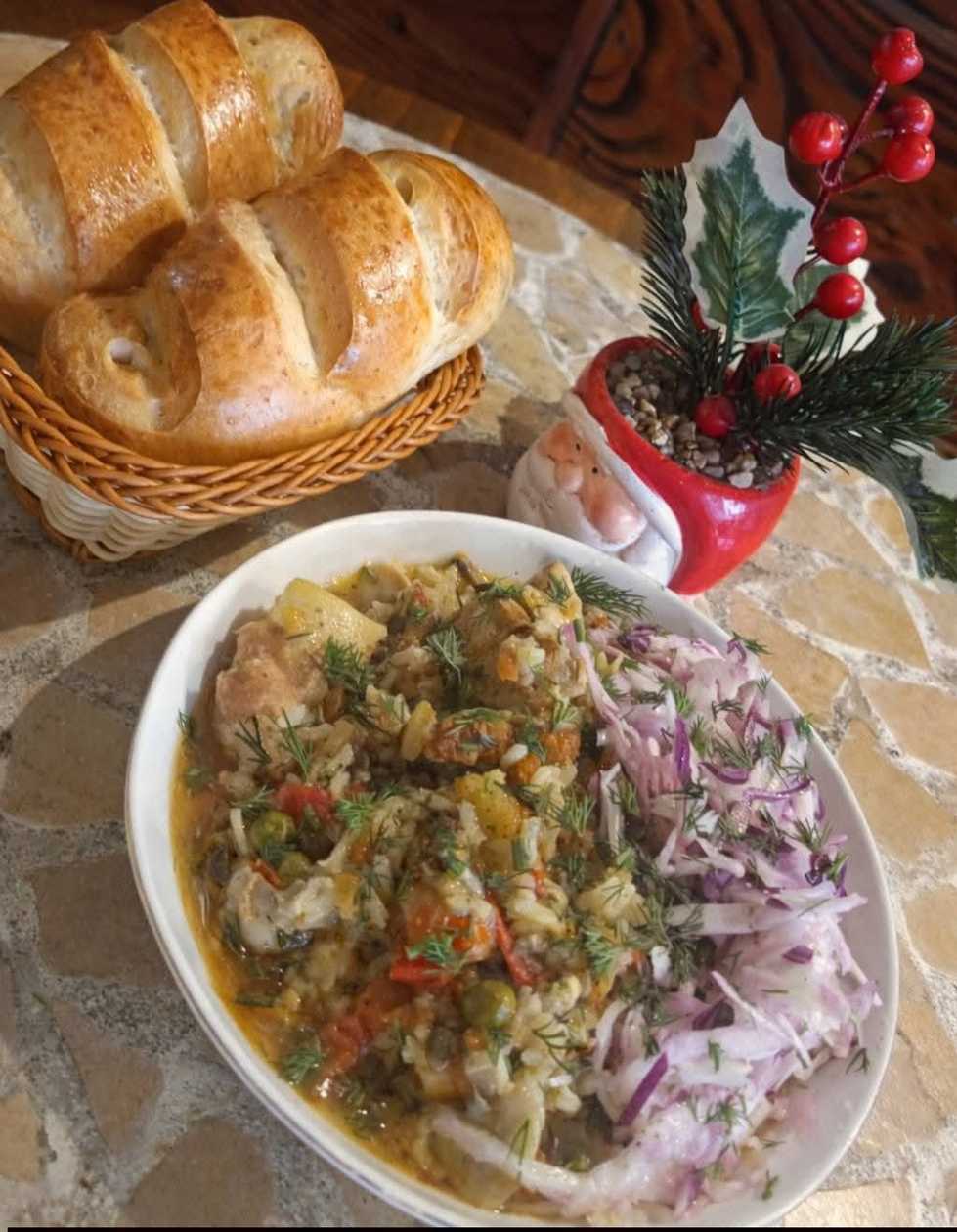 Pilaf de Orez cu Ciuperci și Carne de Porc