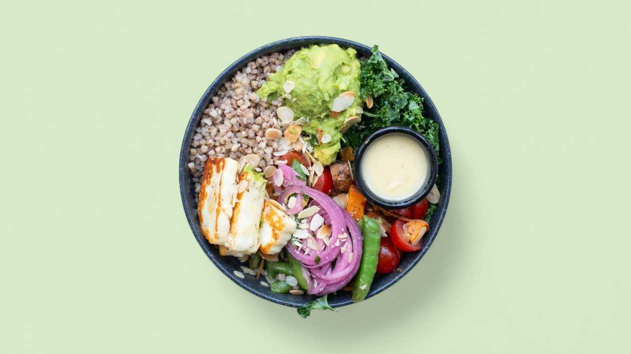 Grikių Buddha Bowl su halloumi