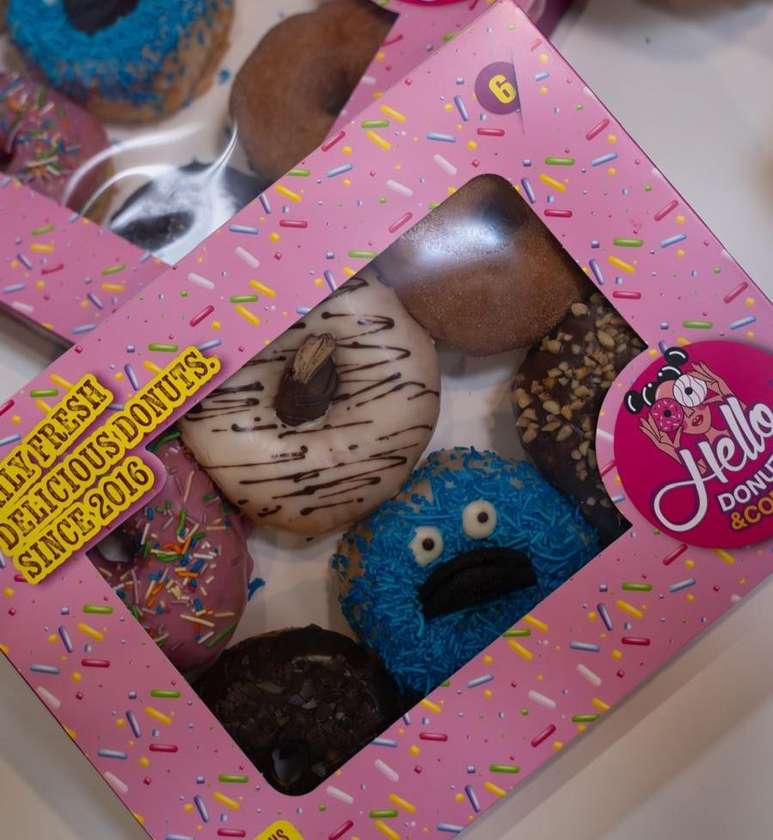 3 Doze Pepsi 330 ml din partea noastra la 9 Donuts