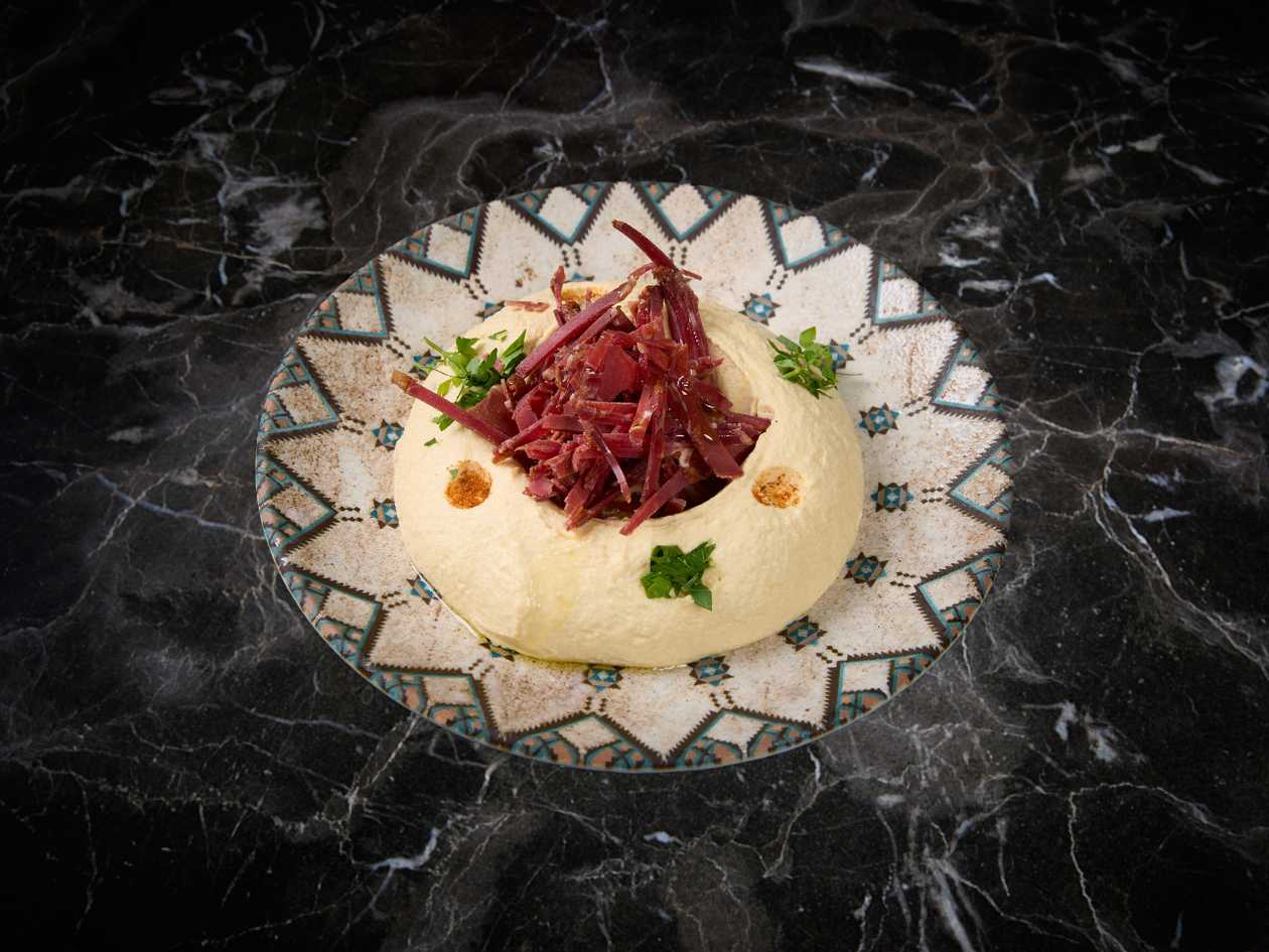 Hummus cu pastramă