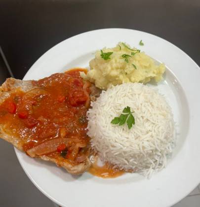 Bife de Porco Acebolado