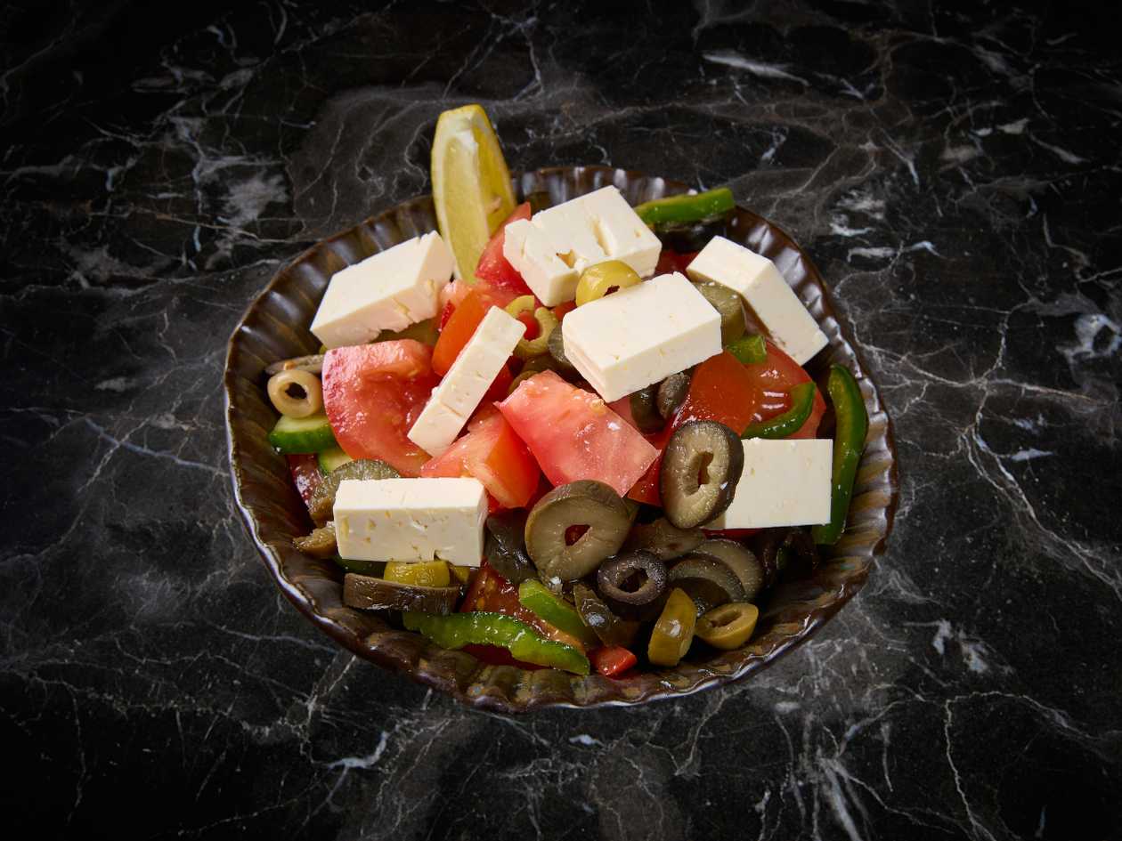 Peynili Salatasi