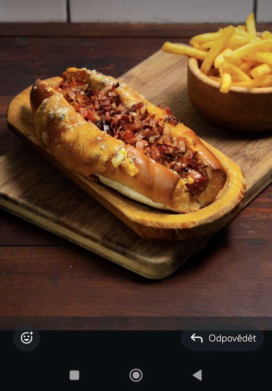 Quattro formaggi hot dog