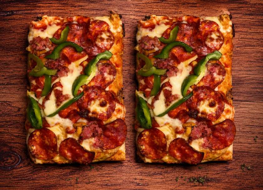 Pizza crocante (2 felii)