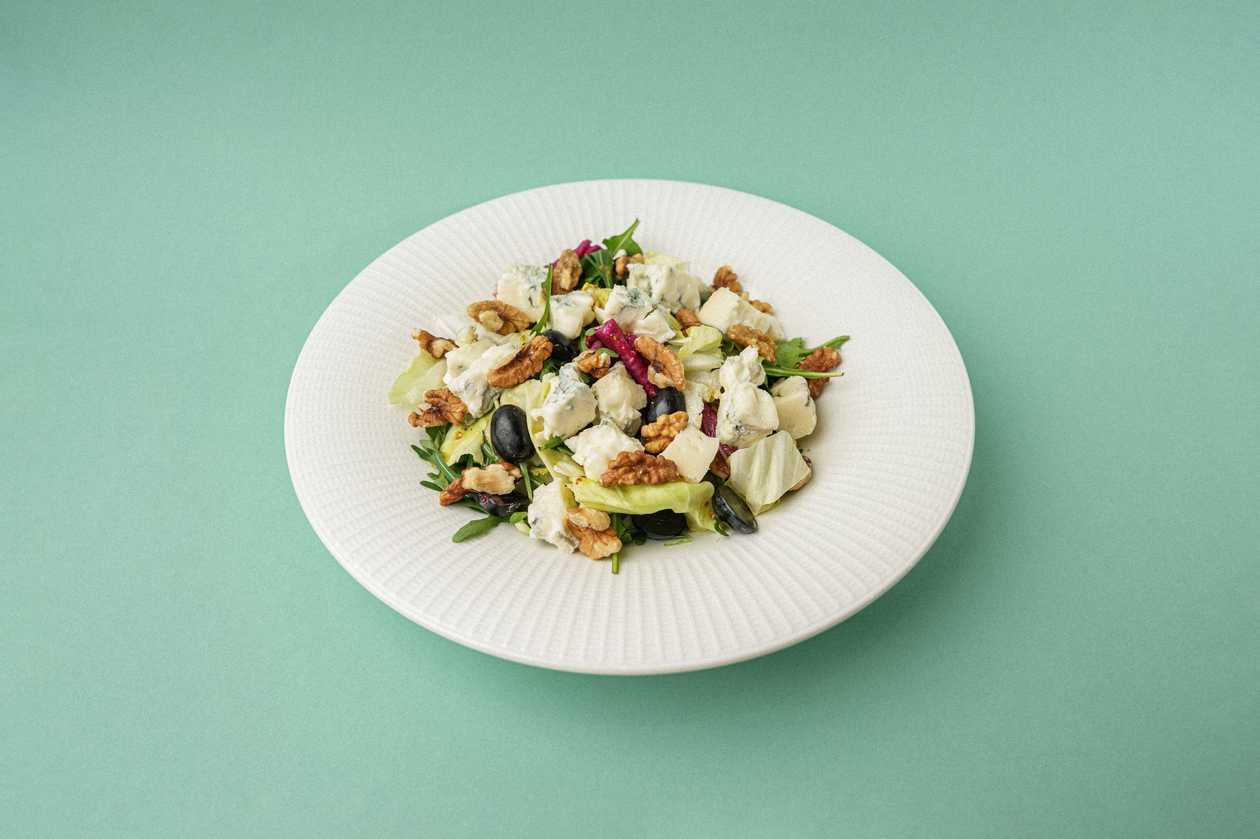 Salata de nuci si struguri cu gorgonzola