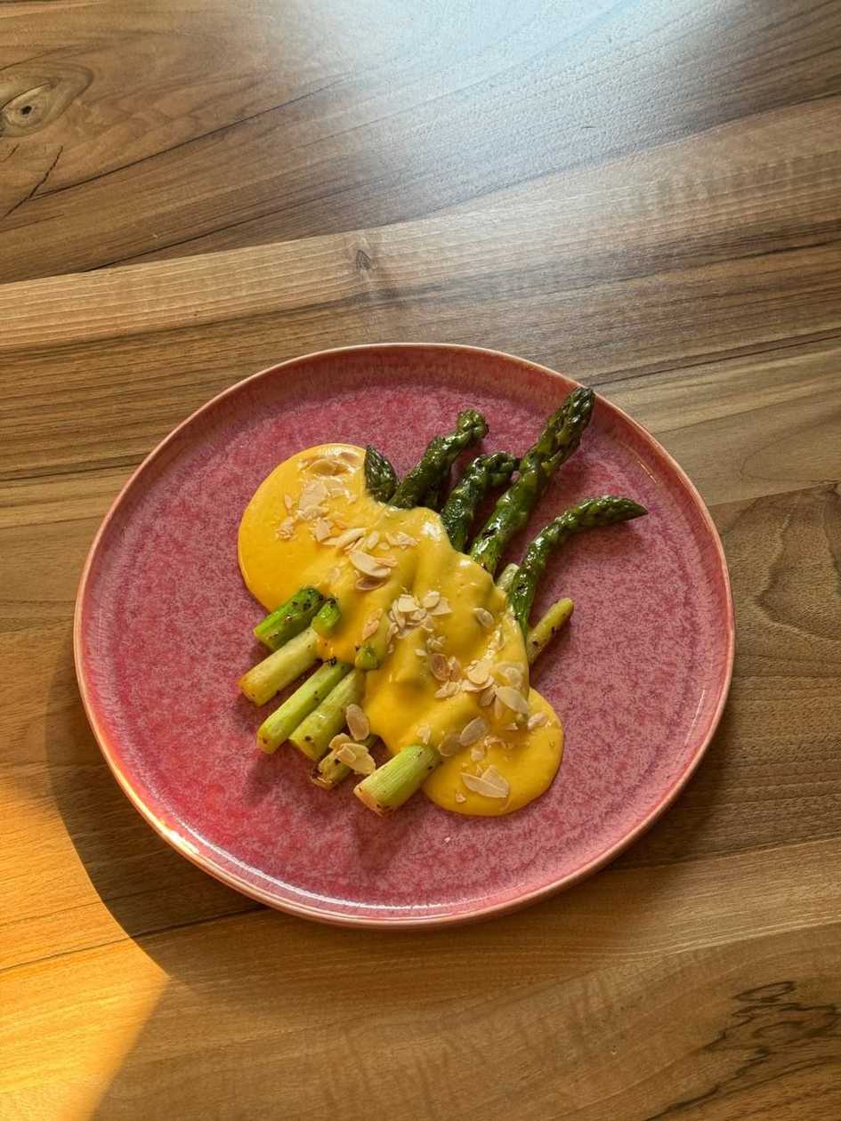 Asparagus with Hollandaise Sauce