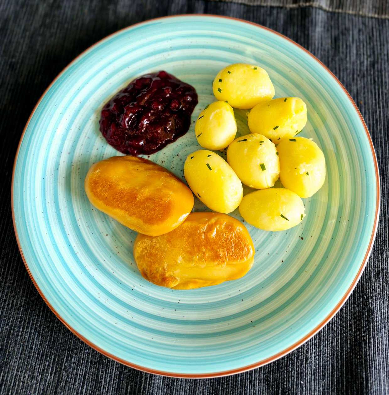 Grilled Oštiepok Cheese with Boiled Potatoes and Cranberries