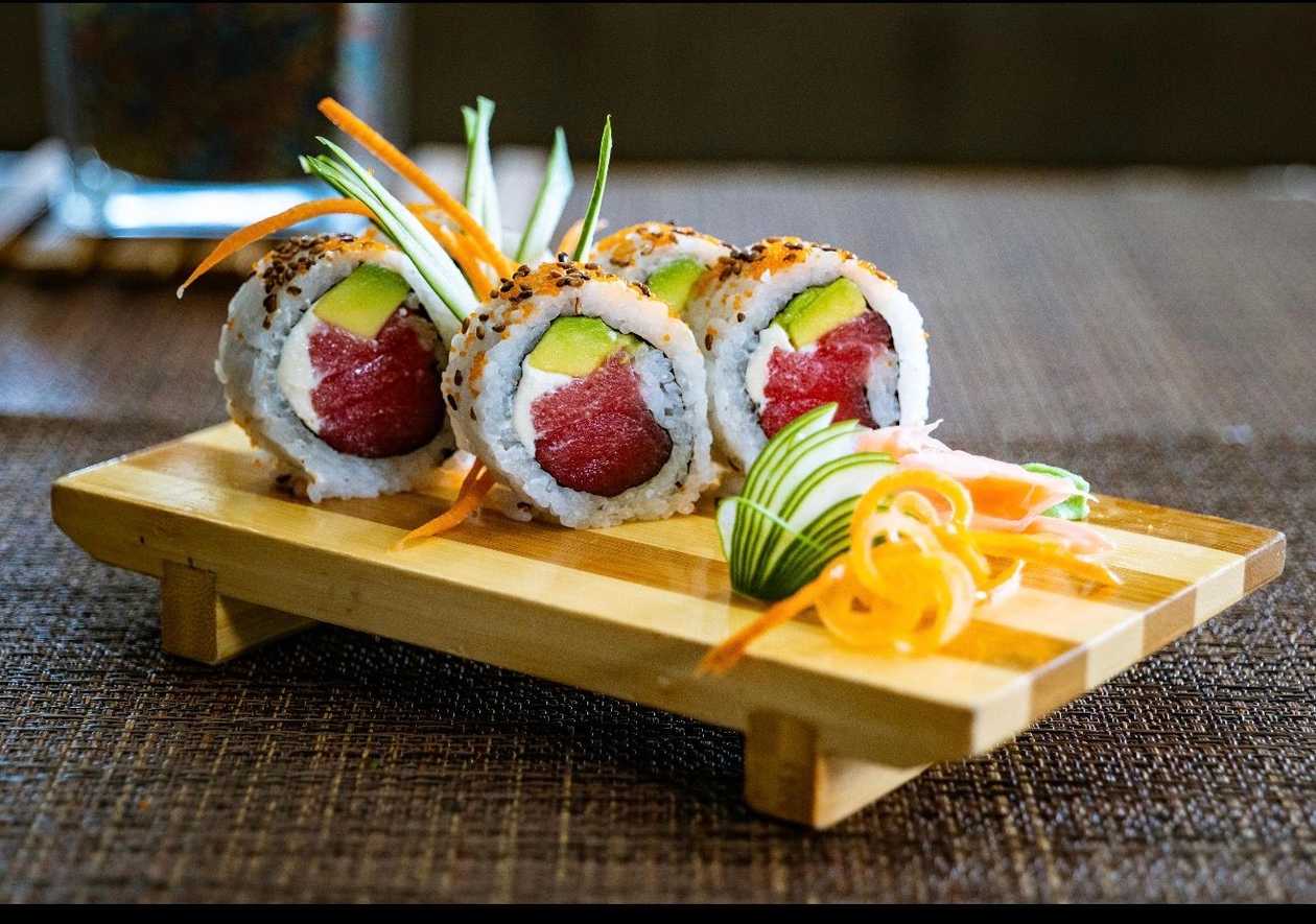 921. Fish Futo Maki Tuniak (12ks)