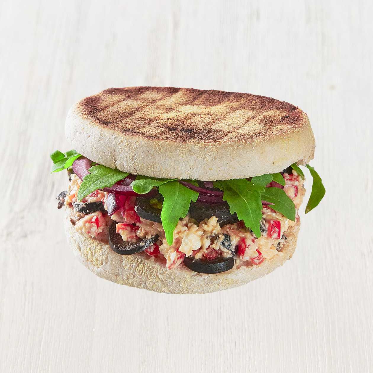 Muffin s balkánským sýrem a sušenými rajčaty