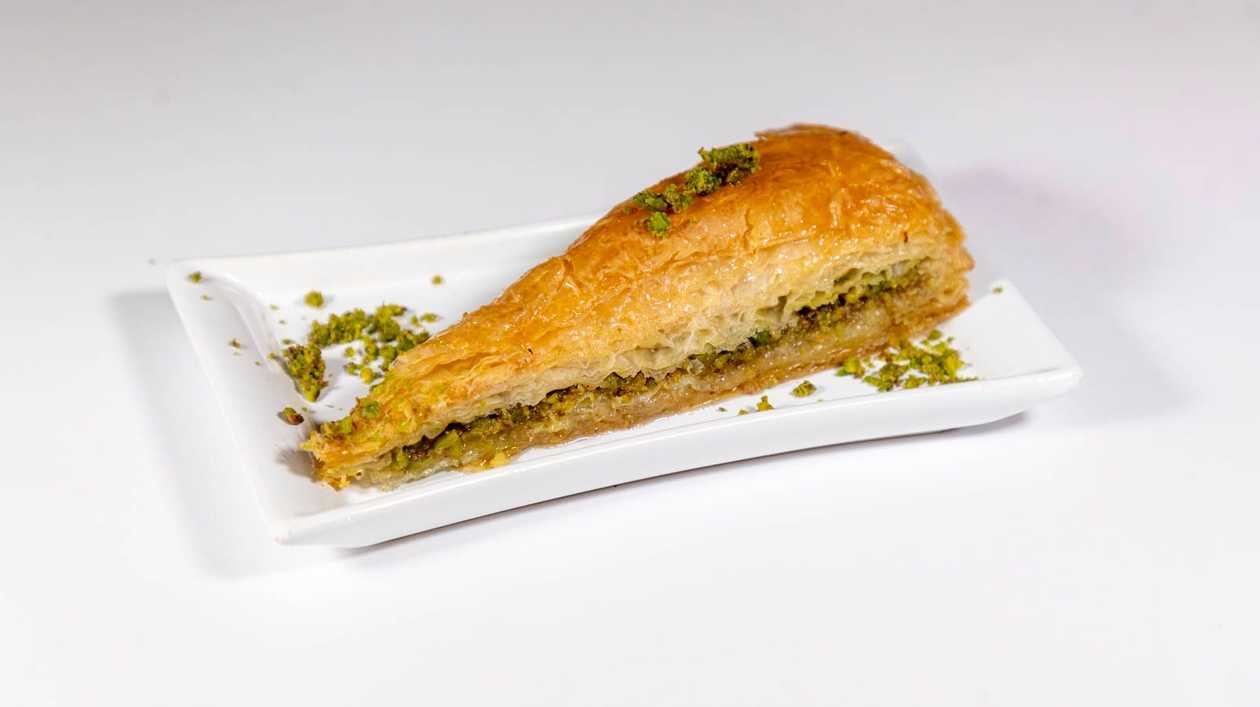 BAKLAVA TRIUNGHI CU FISTIC