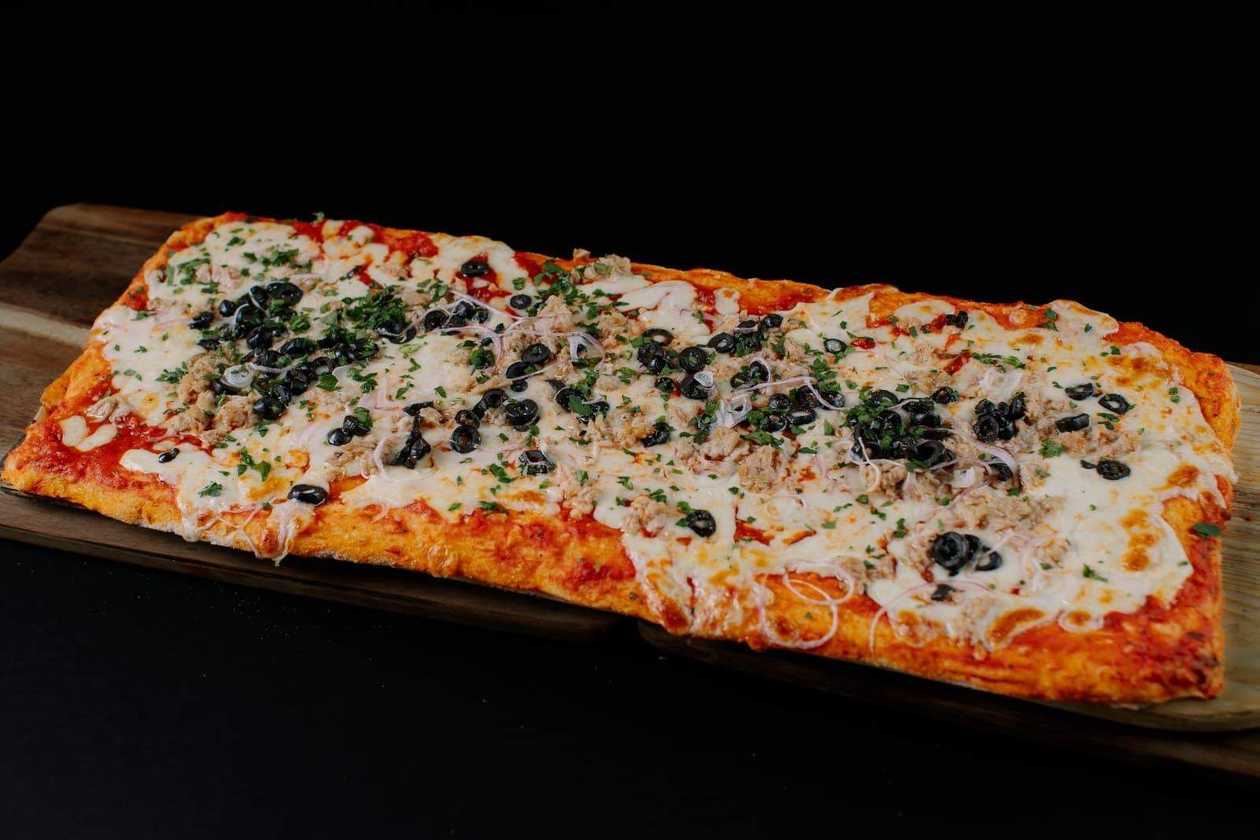 Pizza Tonno la Metru
