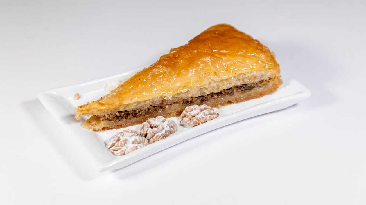 BAKLAVA TRIUNGHI CU NUCA
