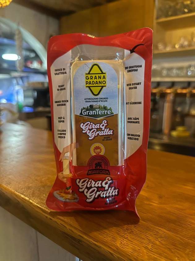 GRANA PADANO - GIRA A GRATTA 250G MLYNČEK