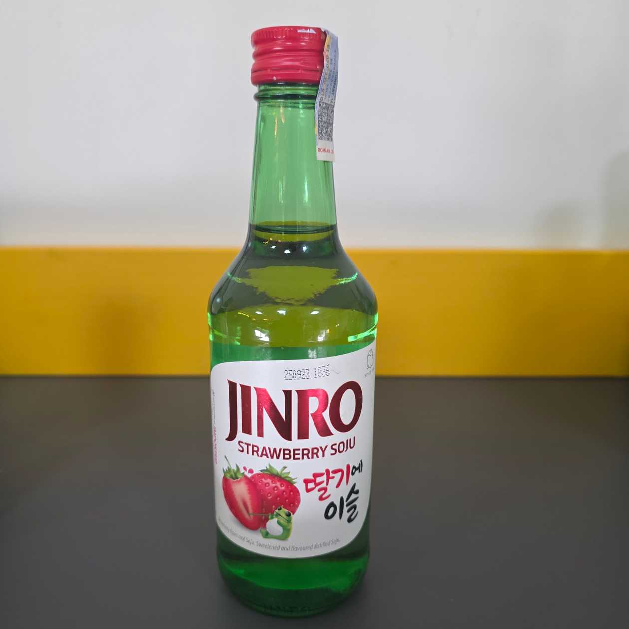Jinro Strawberry Soju 13% 350ml