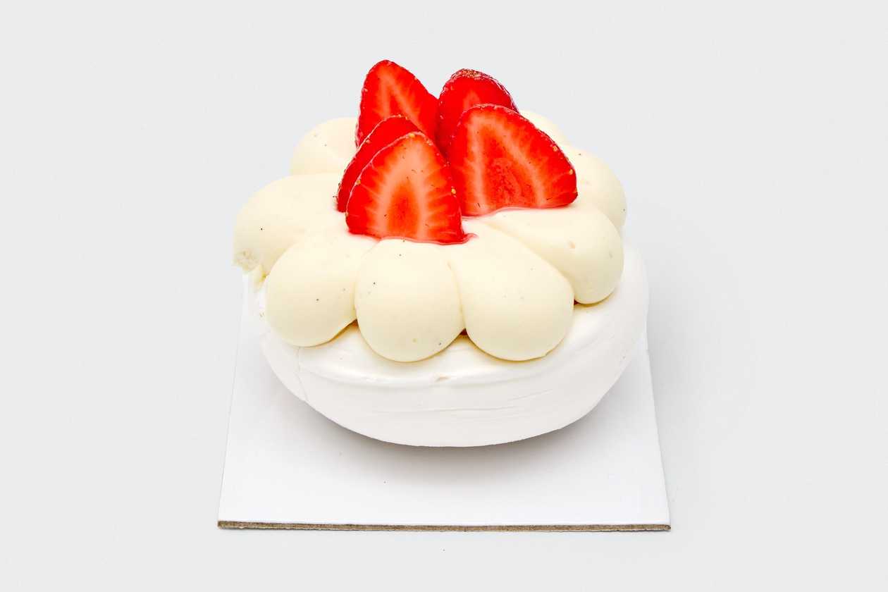 Pavlova With Seasonal Fruit (Gluten Free)