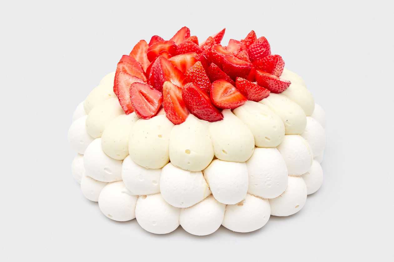 Pavlova With Seasonal Fruit (Gluten Free)