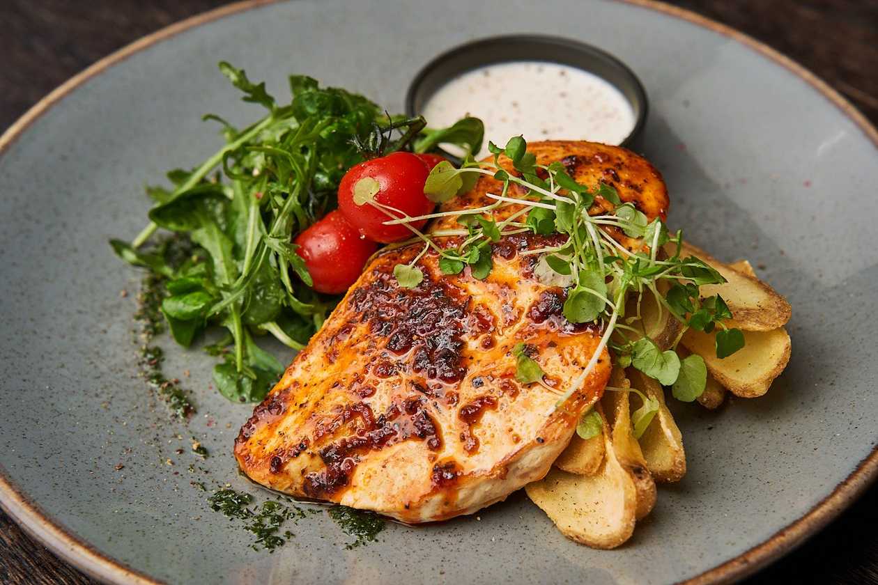 Chicken fillet with light chili-honey glaze