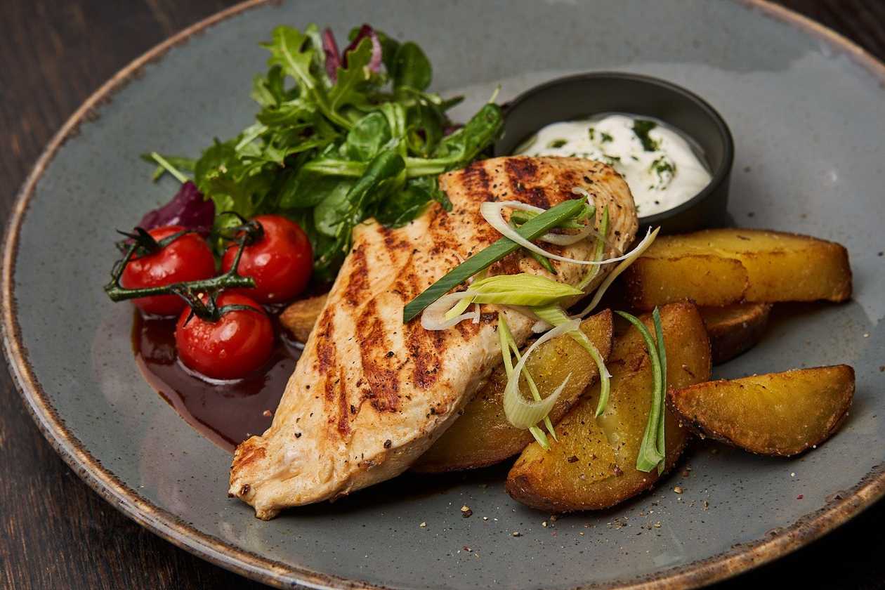 Grilled chicken with oven baked potatoes