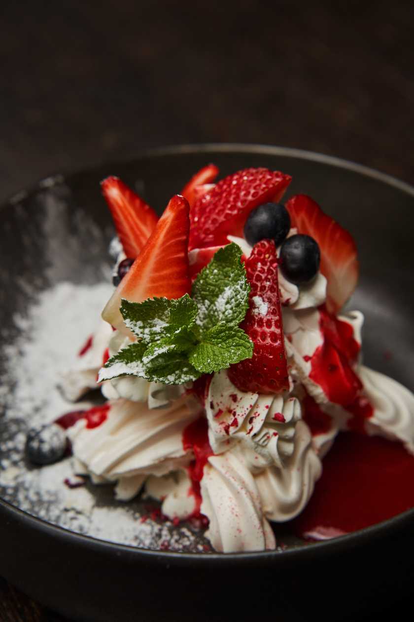 Pavlova cake