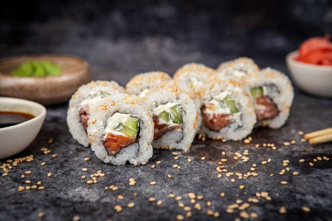 #25 Smoked salmon maki 8pcs